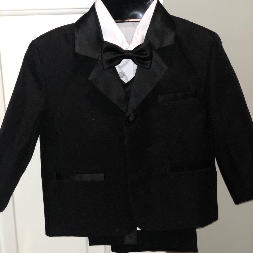 2t black tuxedo
